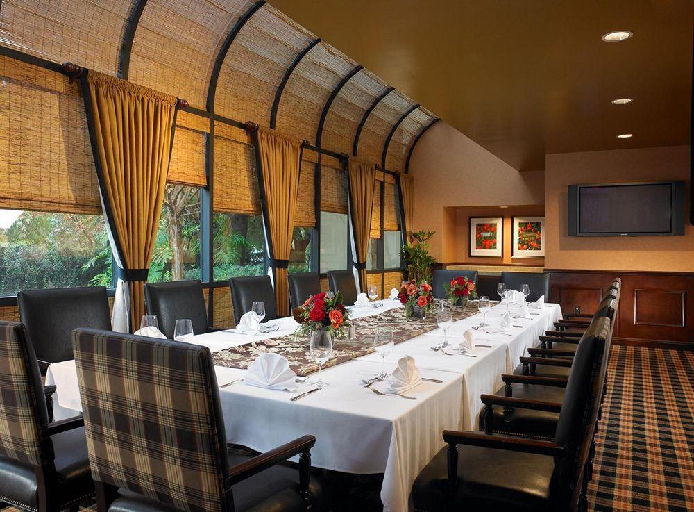 Sheraton Fairplex Suites & Conference Center Помона Ресторан фото